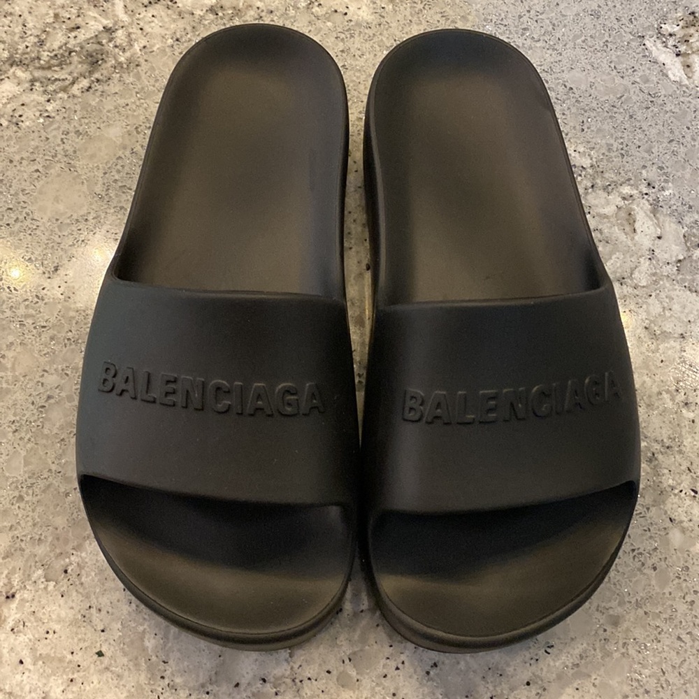 Black Balenciaga logo pool sandals - Picture 2 of 7